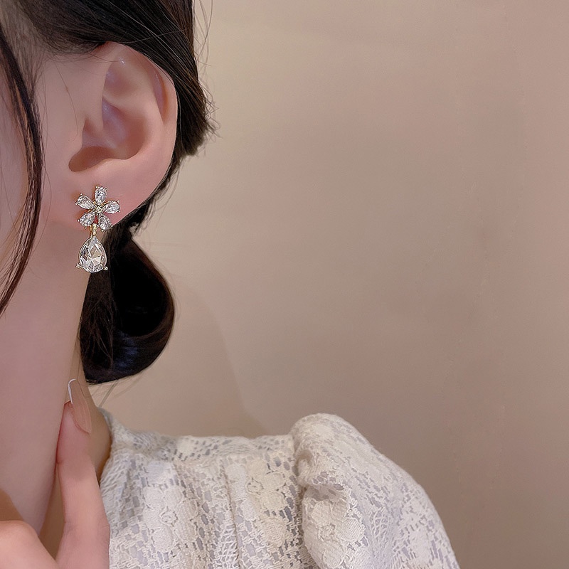 Anting Tusuk Bentuk Bunga Aksen Berlian Imitasi Bahan 925 silver