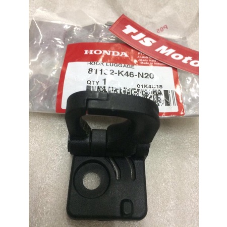 GANTUNGAN PENGAIT BARANG VARIO PARIO FI DAN SUPRA X 125 81132K46N20