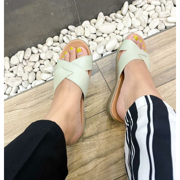 Sandal Kulit Wanita