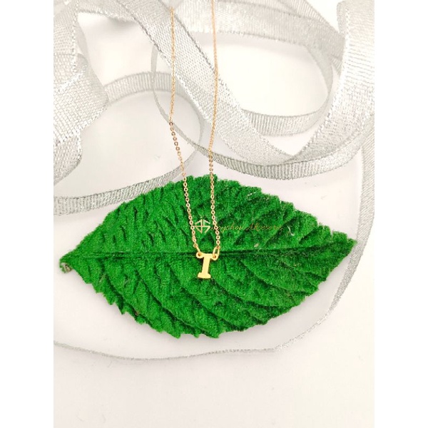 Kalung inisial Huruf I titanium lapis emas