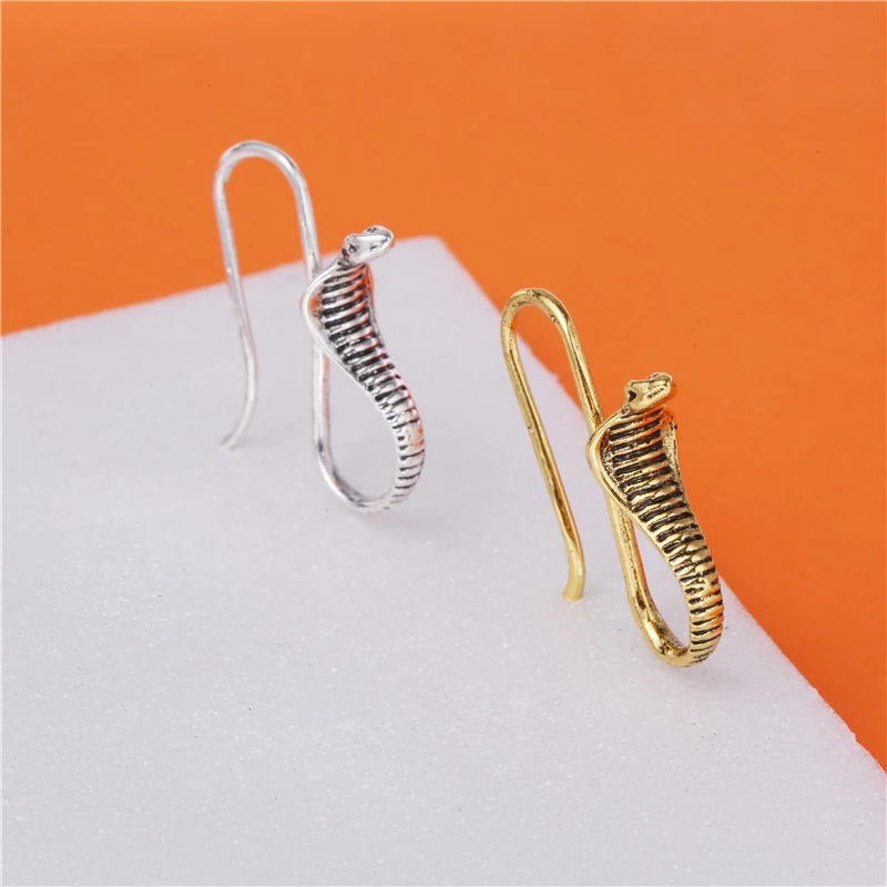 1 Pasang Anting Stud Hias Liontin Ular Kobra Geometris Gaya Vintage Untuk Wanita