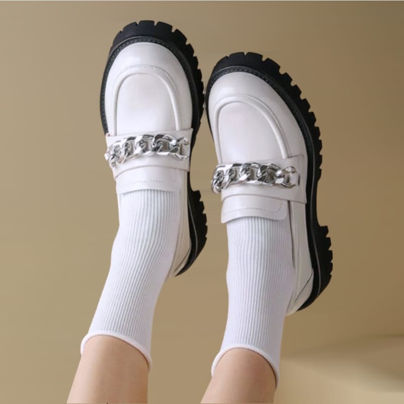 Sepatu Wanita Loafers Docmart JESSY Rantai Silver 2002 OOTD 0096