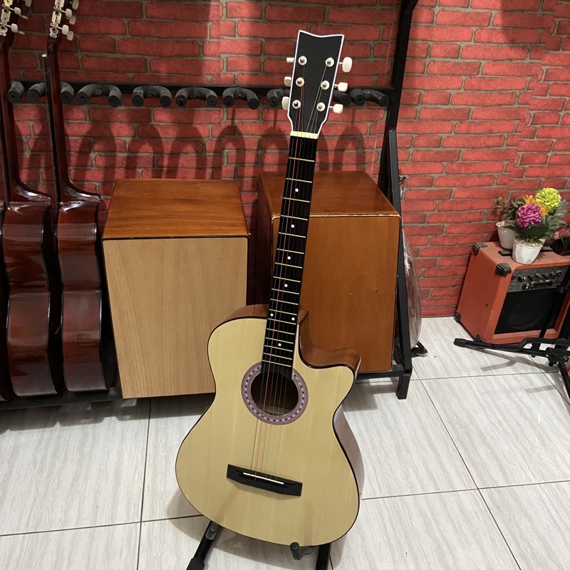 Gitar akustik