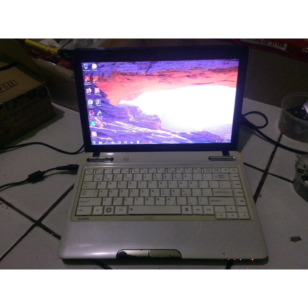Laptop Toshiba Satelite L735