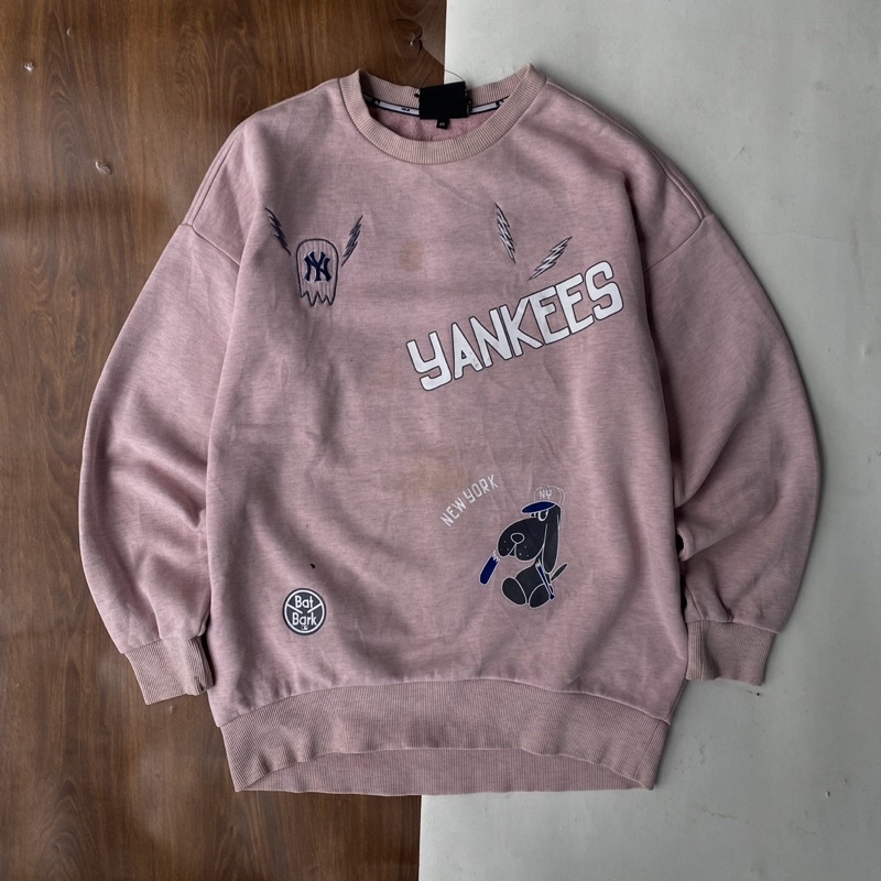 MLB yankess crewneck second