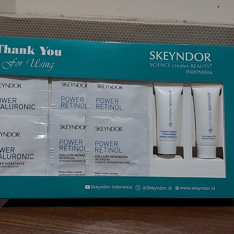 Skeyndor Power Retinol & Skeyndor Power Hyaluronic 8pcs Trial Set