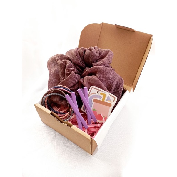 HAMPERS KADO GIF BOX ULANG TAHUN WISUDA CEWEK/JEPIT KOREA (Kode A)