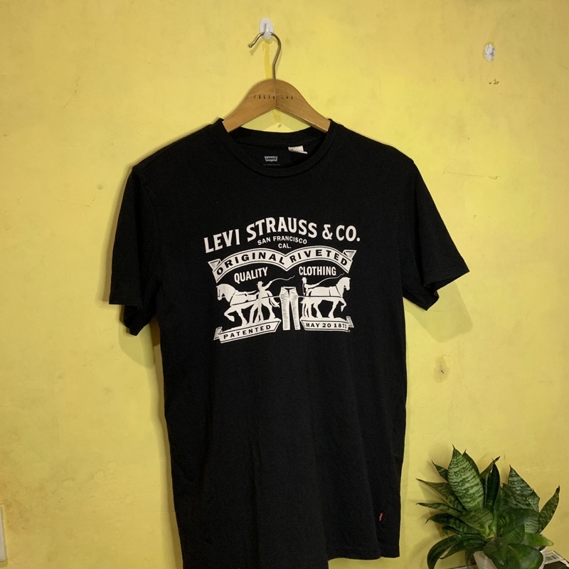 Baju Levis kaos pria second