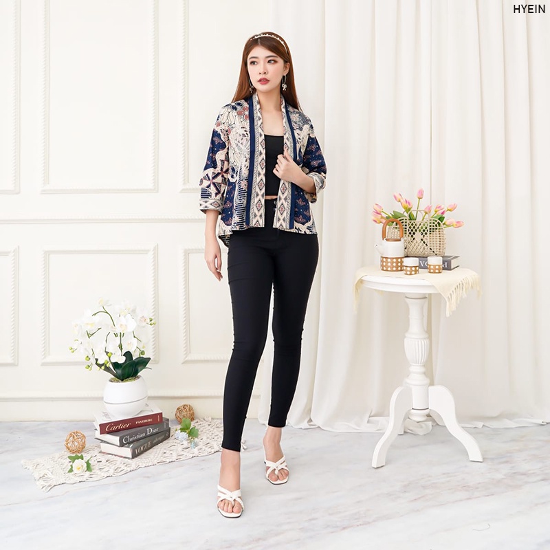 Evercloth Hyein Blazer Batik Wanita Outer Batik Rompi Wanita Jaket Luaran Family Batik Couple Atasan Blouse Batik Bomber Couple Seragam Couple Batik Modern