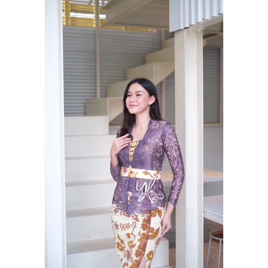 Kebaya Semi Italy Glossy Special Ungu Ketan