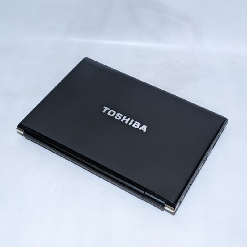 laptop slim/tipis Toshiba portege r830 - core i7 - ram 16gb - ssd 256gb