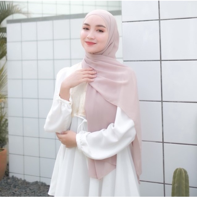 Ceruty Babydoll Hijab polos Latte // Pashmina Jilbab Bahan Premium panjang 170x75 rapi jahit tepi