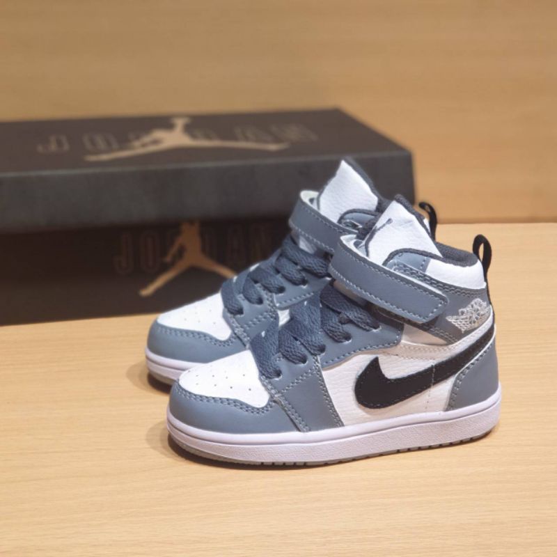 Sepatu anak laki sepatu anak jordan sepatu anak laki laki sepatu anak nike ABU PUTIH GRADE HIGH QUAL