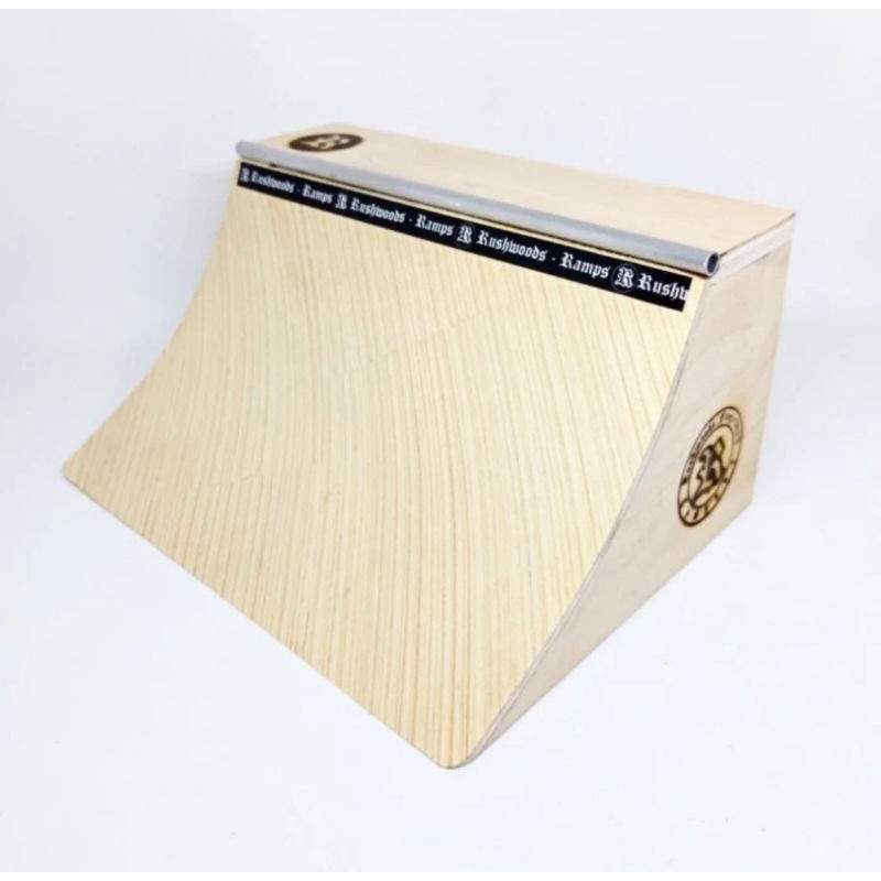 R-ramps quarter pipe || Fingerboard ramps