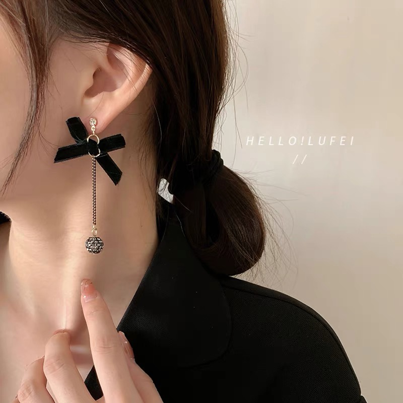 Anting Klip Tanpa Tindik Model Rumbai Panjang Warna Hitam Untuk Wanita