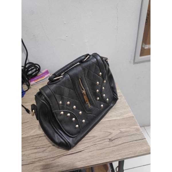 Sling Bag / Clutch / Tas Jinjing Kulit Merk Les Femmes Warna Hitam Preloved