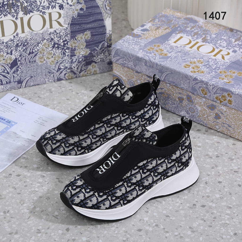 Harga on sale sneakers dior