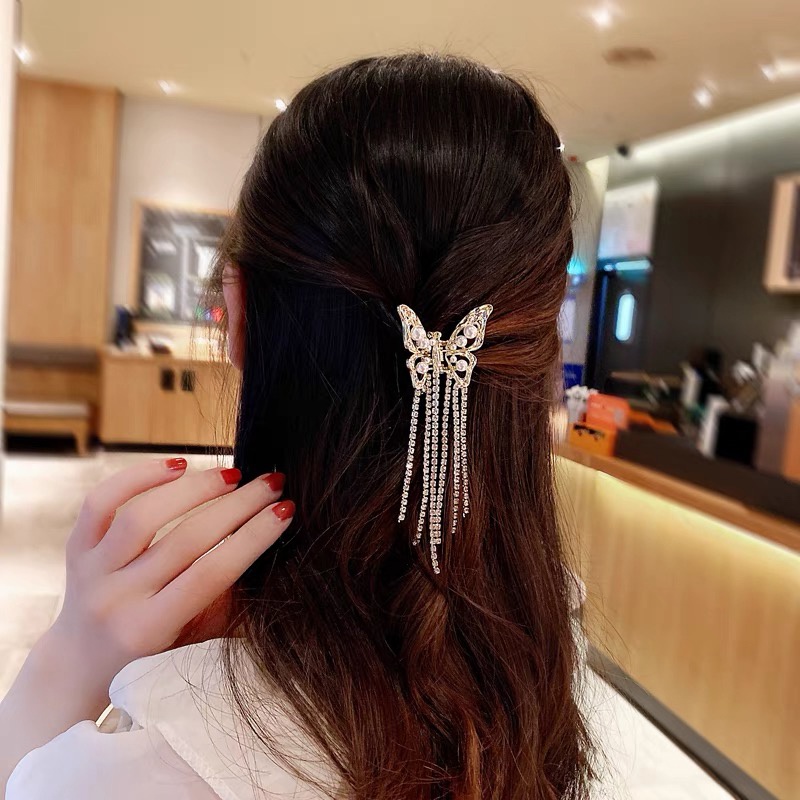 Jepit Rambut Bentuk Kupu-Kupu Aksen Mutiara Dan Berlian Imitasi Bahan Alloy Gaya Korea Untuk Wanita