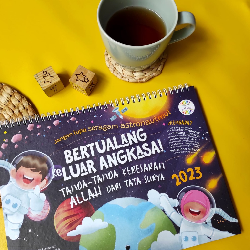 

[READY STOCK] Kalender 2023 El-Hana Berpetualang ke Luar Angkasa Kalender Dinding El Hana Kalender Meja