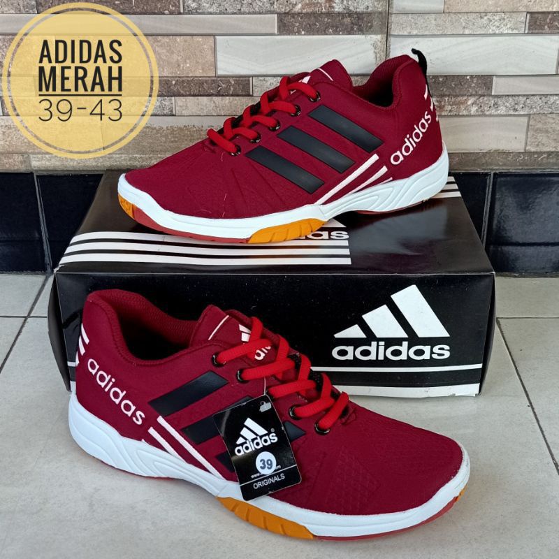 Sepatu Sport Adidas