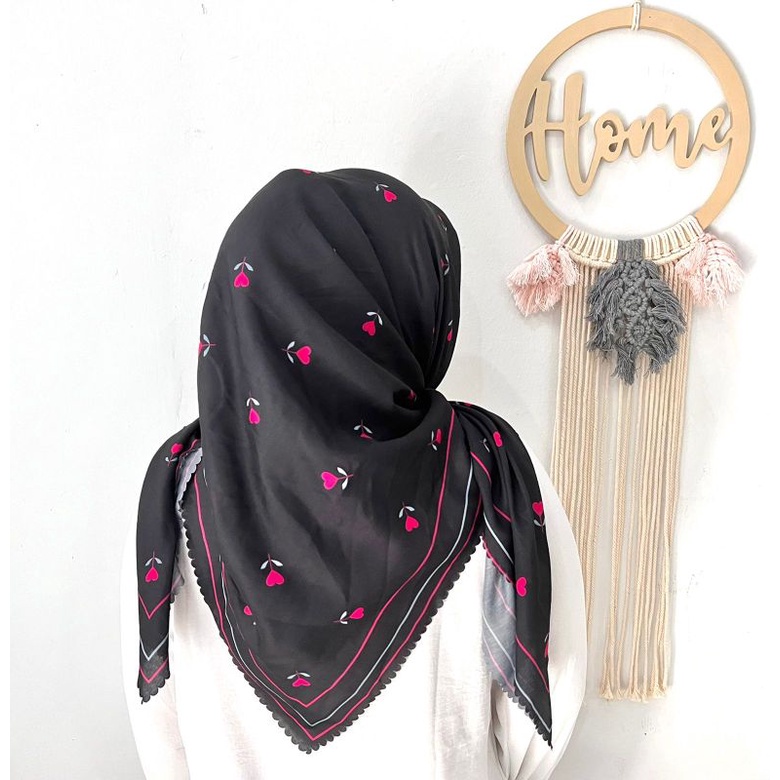 HIJAB SEGIEMPAT VOAL MOTIF BUNGA LOVE