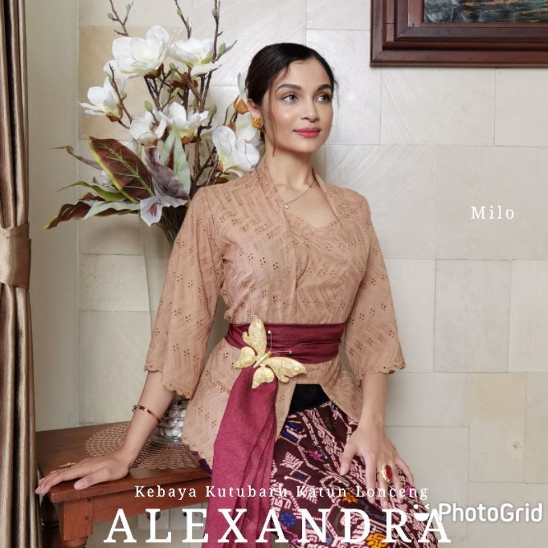 Atasan Kebaya Kutubaru Katun Bordir Lengan Lonceng Alexandra