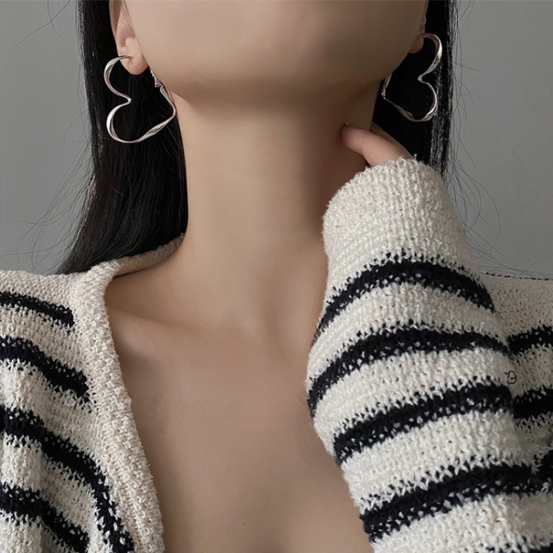 Anting Hoop Besar Model Hati Twisted Hollow Irregular Gaya Punk Untuk Wanita