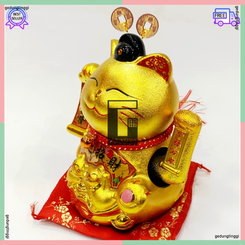 Patung Pajangan Boneka Hiasan Kucing Hoki Fengshui Maneki Neko Maneko Neki Keberuntungan Lucky Cat Jepang Cina China Keramik Ceramic Gold Emas Baterai Batrai Batre Batrei Baterry Batery Listrik Tangan Gerak Goyang Melambai Panggil Memanggil Rejeki Murah