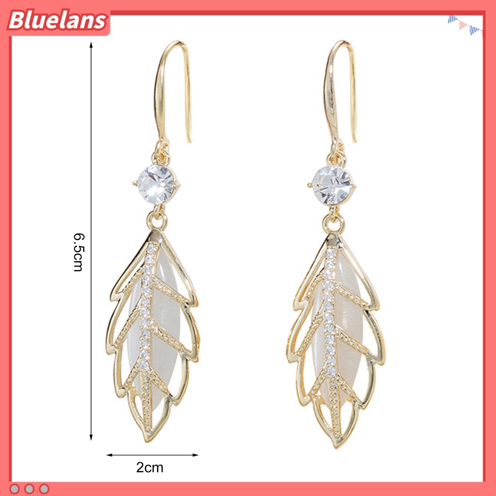 1 Pasang Anting Kait Bentuk Daun Model Hollow Out Aksen Berlian Imitasi Untuk Wanita