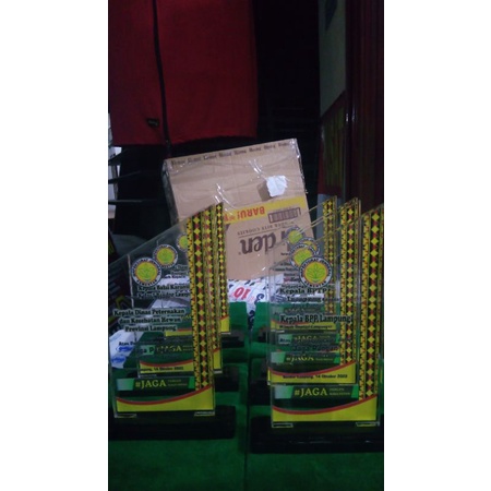 

plakat akrilik bandar lampung.. 10 mm / 1 cm +kotak