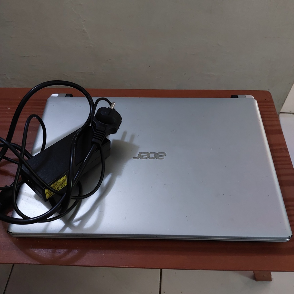 Laptop Notebook Acer Aspire V5 431 Bekas