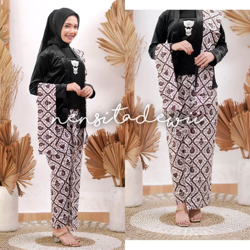 Kebaya Bludru, Jarik Wiru Instan + Selendang / Motif Sidoluhur