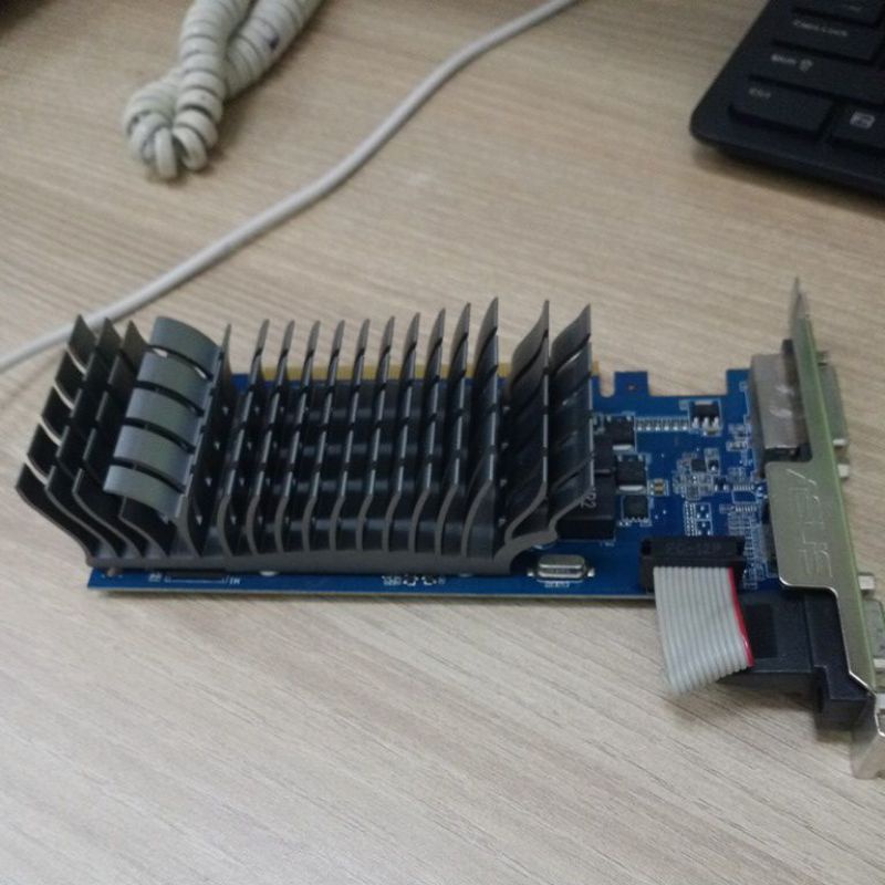 ASUS EN210 1GB DDR3 64Bit.