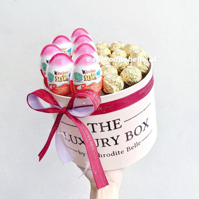 

The Luxury Box Kinder & Ferrero Premium / Hadiah Box Bunga Cokelat