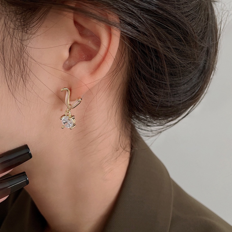 Anting Bentuk Kelinci Bahan Zirkon