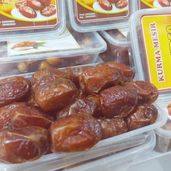 

Terbaru dan terlaris Kurma mesir madu premium dates 1KG gizza/al amal/rehab sesuai stock kemasan plastik tebal buruan