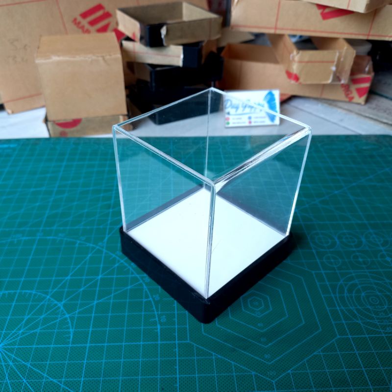 kotak akrilik display figure 10x10x10cm sphp
