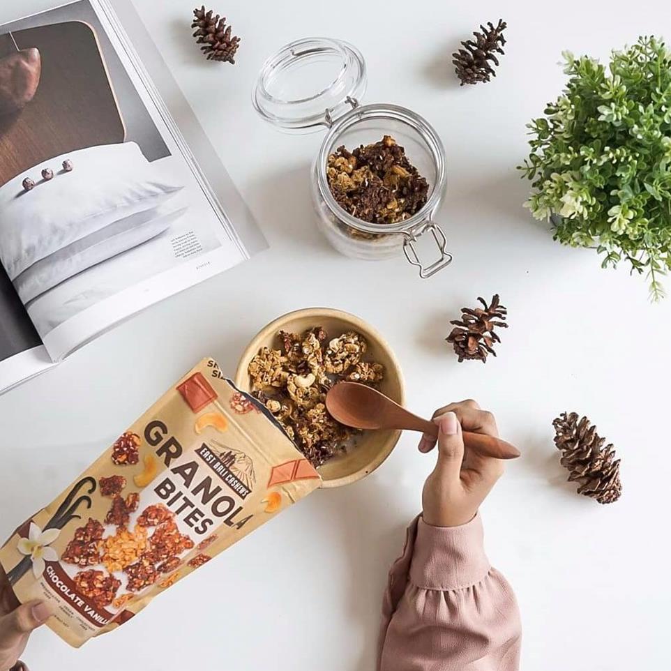 

Model Terkini.. Granola Bites Chocolate Vanilla 125g - East Bali Cashews MSC