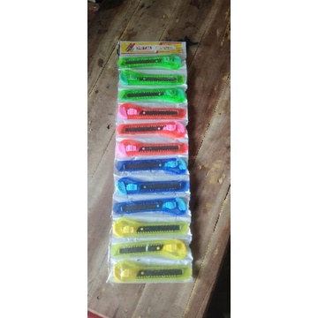 

cutter besar isi 12 pcs
