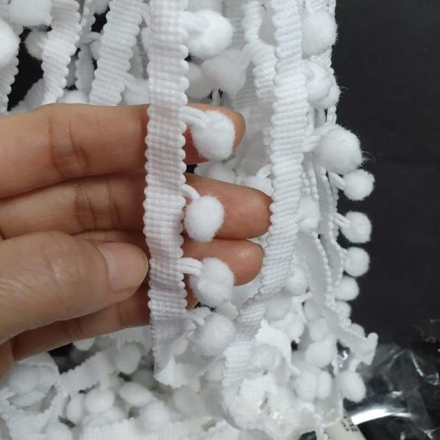 Renda baso kecil putih