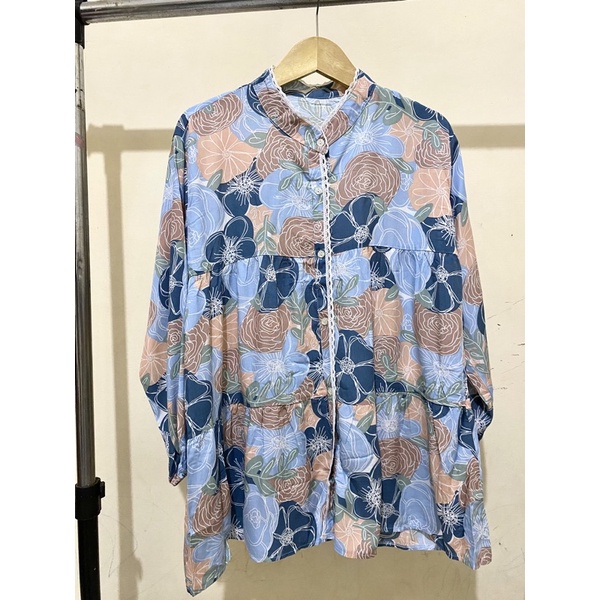 Atasan Blouse Wanita - Reyna Blouse Renda Bunga Besar