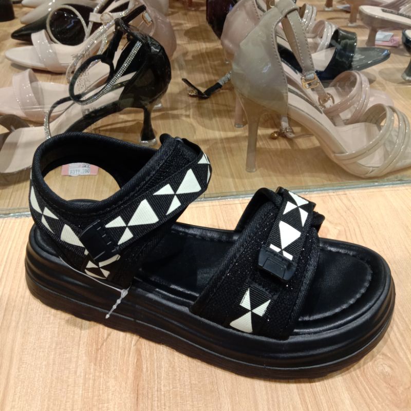 Genny Henny Sandal wedges wanita