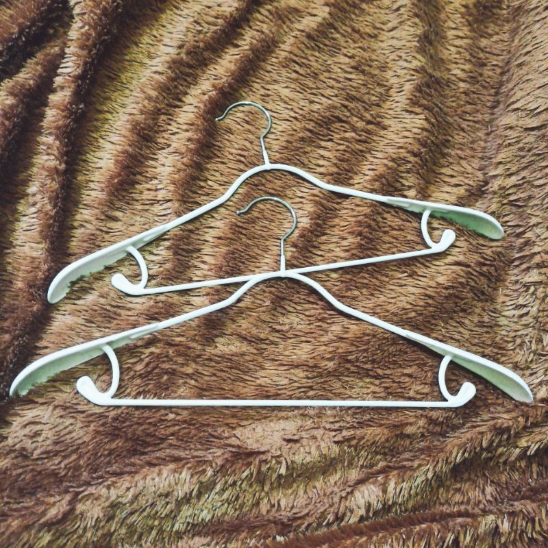 Hanger Baju Stainless Plastik Tebal Elegan Miniso / Gantungan Baju Putih Cantik 2 pcs