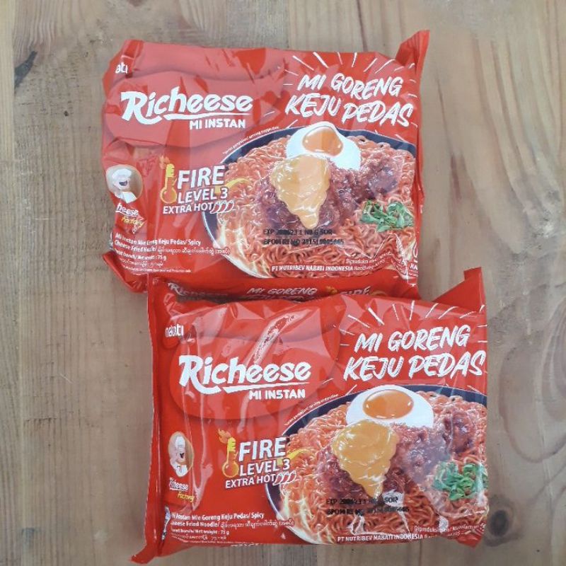 

Mie richeese extra hot