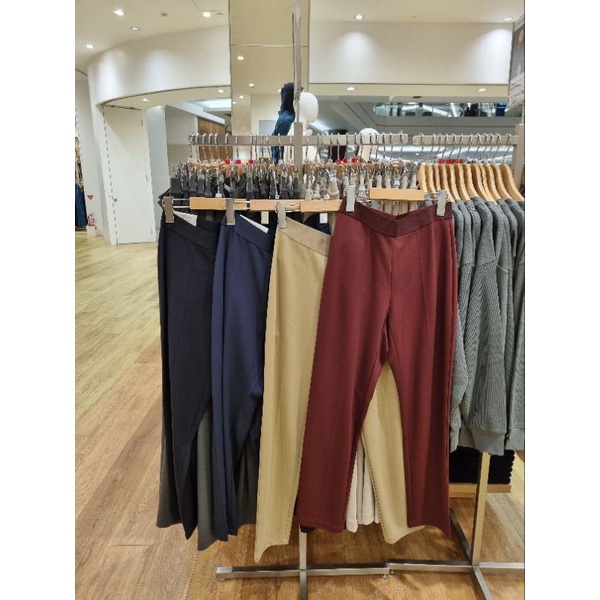 Uniqlo Celana ponte slim Sale