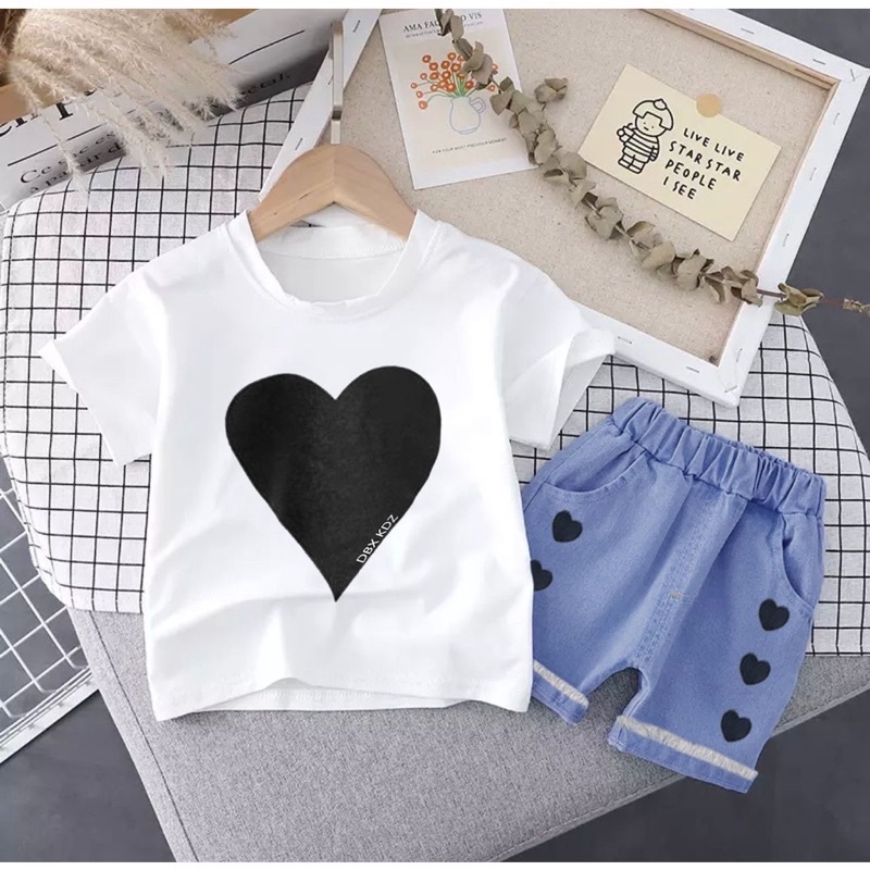 SETELAN TRENDY BAJU KAOS PAKAIAN CELANA JEANS BAYI ANAK MOTIF LOVE DBX DENIM USIA 6 BULAN-5 TAHUN BEST QUALITY PREMIUM TERBARU TERLARIS TERBARU/ SETELAN TRENDY BAJU KAOS PAKAIAN CELANA JEANS BAYI ANAK PEREMPUAN/ FASHION BAJU KAOS CELANA DENIM ANAK CEWEK