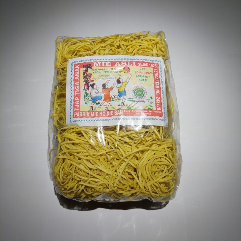 

Mie Bola Cap Tiga Anak 400gr (halus) Mie Kuning Bakso