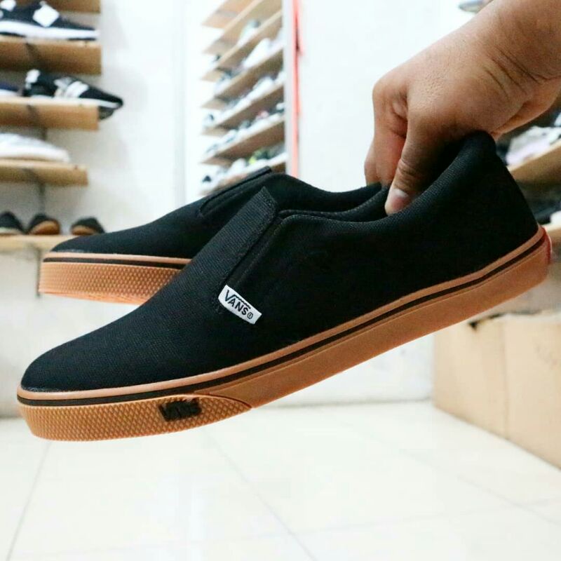 SEPATU SLIP ON PRIA BISA COD KASUAL SANTAI WARNA HITAM GUM