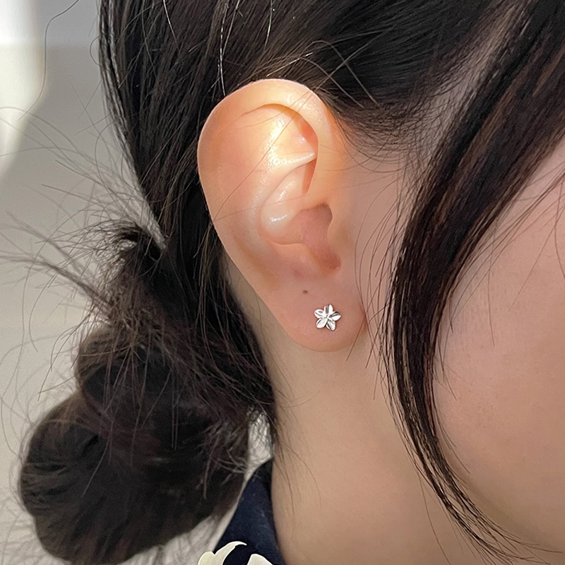 1 Pasang Anting Stud S925 Silver Hypoallergenic Bentuk Bunga 3D Gaya Korea