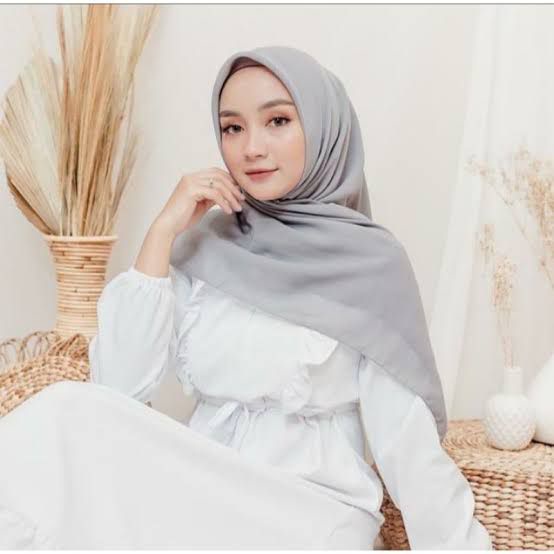 HARGA TERMURAH JILBAB BELLA SQUARE SEGI EMPAT / HIJAB BELLA SQUARE TERBARU WARNA TERLENGKAP-Abu Abu